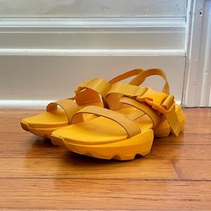 🥭 Sorel Kinetic Impact MANGO! sling back sandals